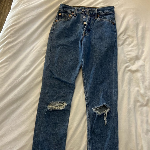 Authentic Levi 501’s! Very form fitting and hugs just right! Rarely worn. - Picture 2 of 6